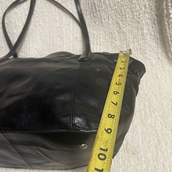 HOBO leather Black shoulder bag with silver tone hardwares. - Picture 7 of 14